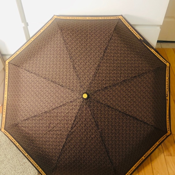 Authentic Michael Kors Umbrella - Picture 2 of 6